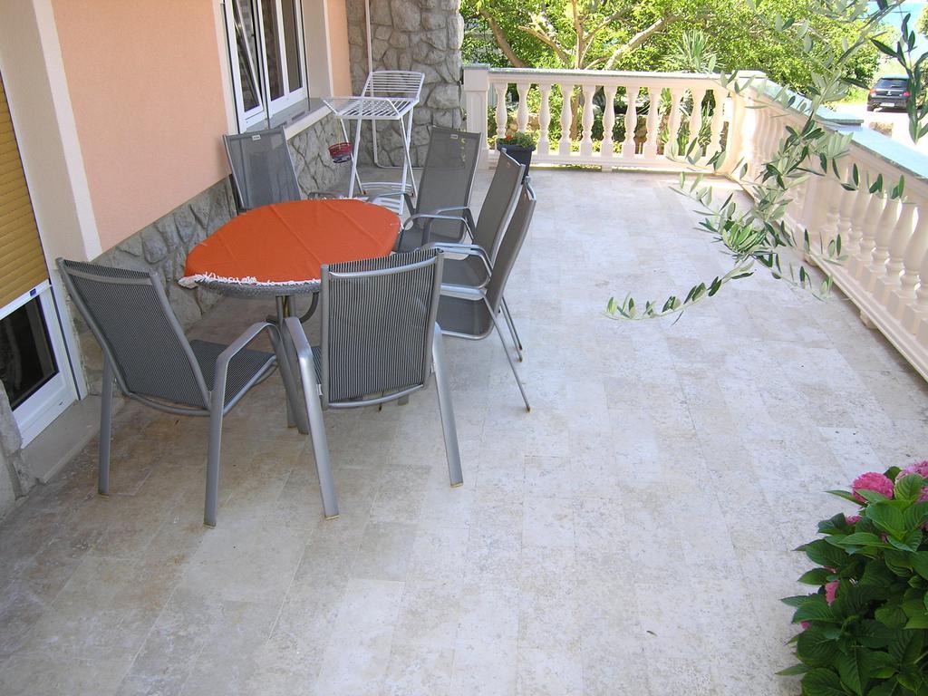 Apartment Julija คิร์ก ภายนอก รูปภาพ
