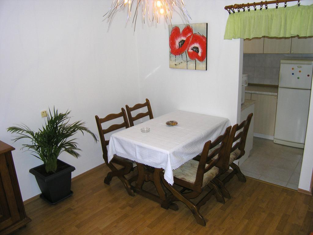 Apartment Julija คิร์ก ภายนอก รูปภาพ