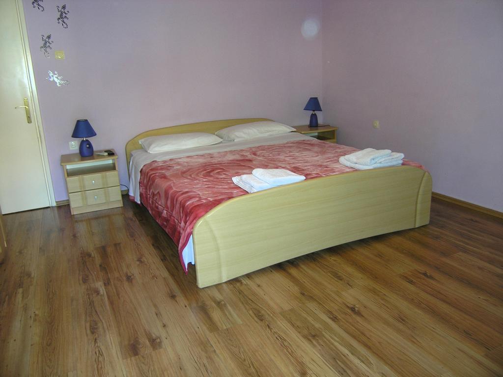 Apartment Julija คิร์ก ภายนอก รูปภาพ