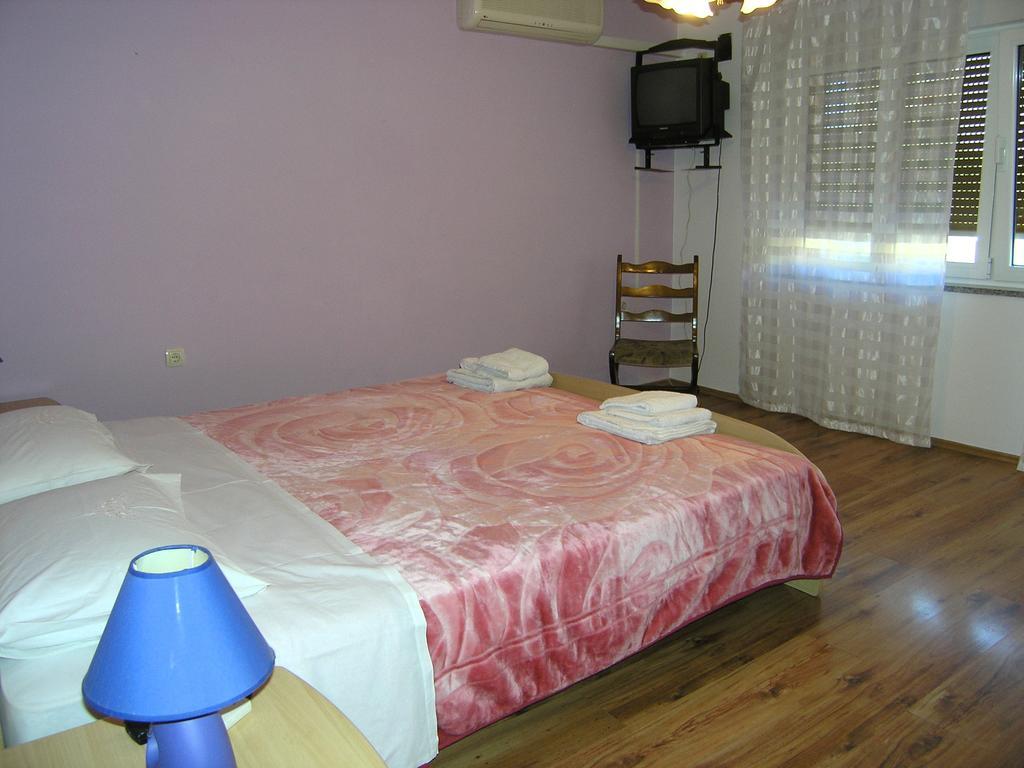 Apartment Julija คิร์ก ภายนอก รูปภาพ